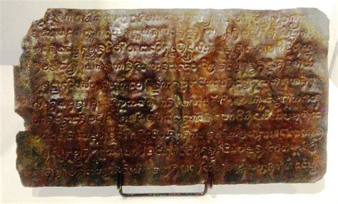 Laguna Copperplate Inscription: Un Intrigo Archeologico di Bronzeo e Simboli Misteriosi!